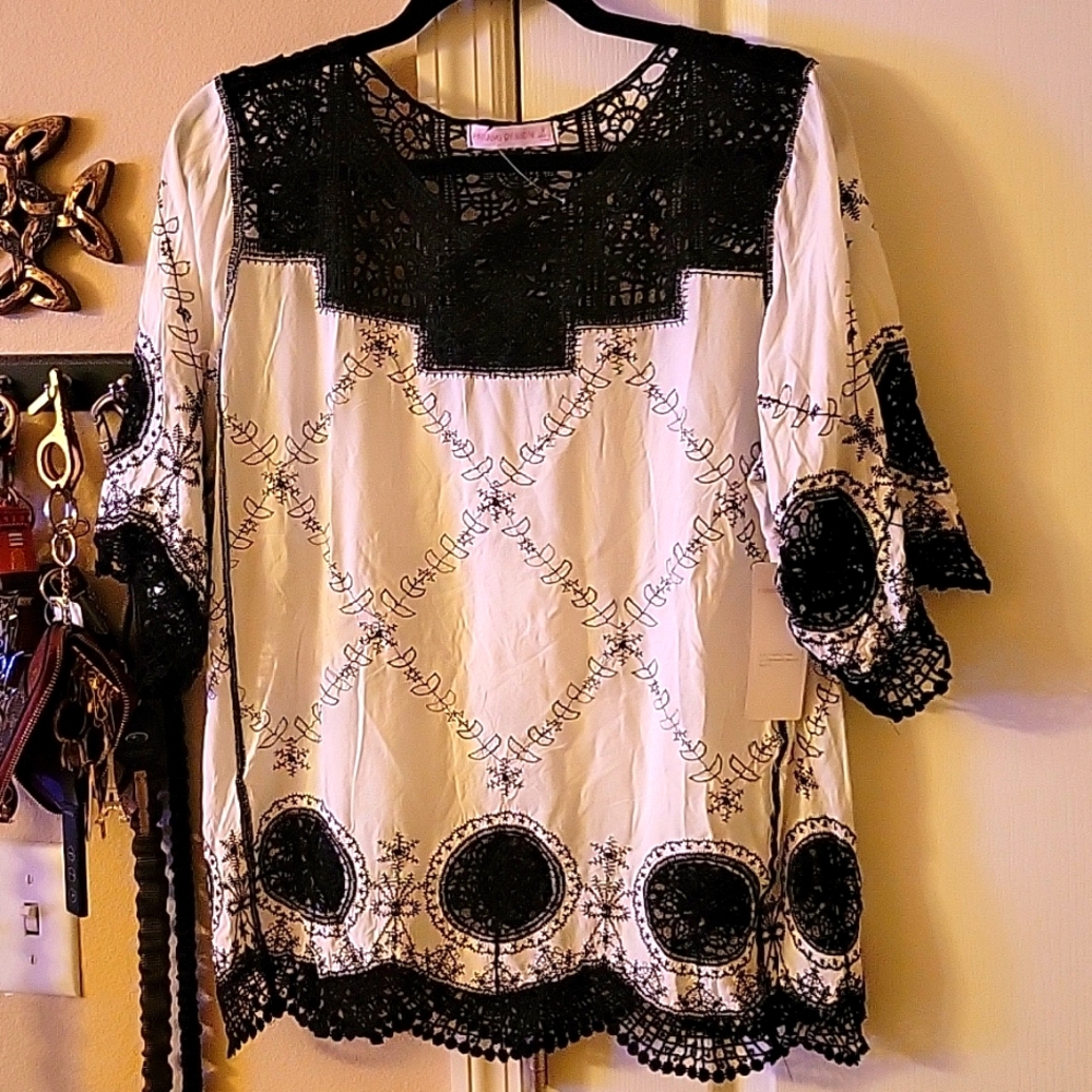New Black & White Women's Top.